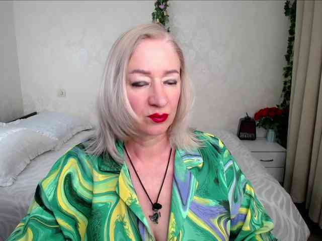 hunters-woman webcam