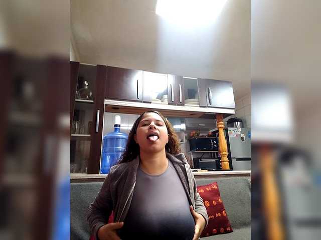 EmilyCCm live cam on BongaCams