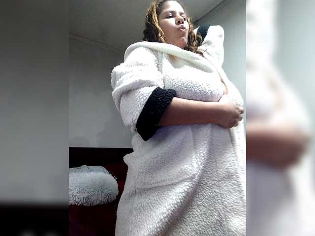 EmilyCCm live cam on BongaCams