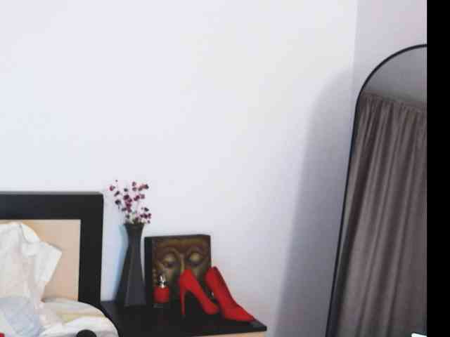 LouiseBelle webcam