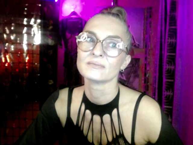 Soniadance, live now on BongaCams