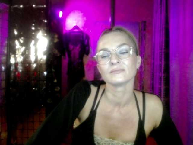 Soniadance live cam on BongaCams
