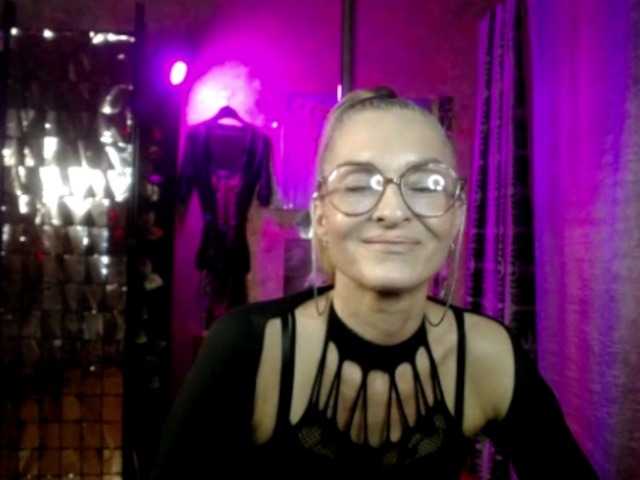 Soniadance live cam on BongaCams