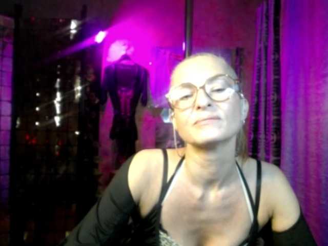 Soniadance live cam on BongaCams
