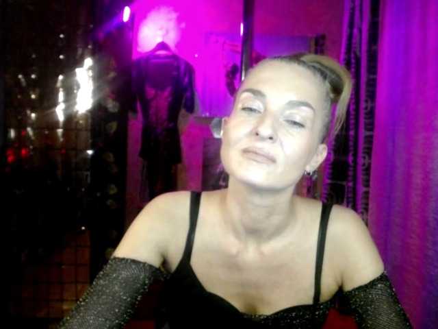 Soniadance live cam on BongaCams