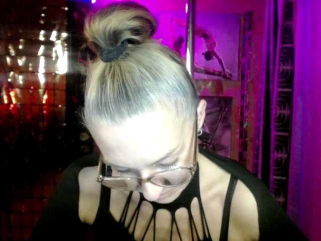 Soniadance live cam on BongaCams