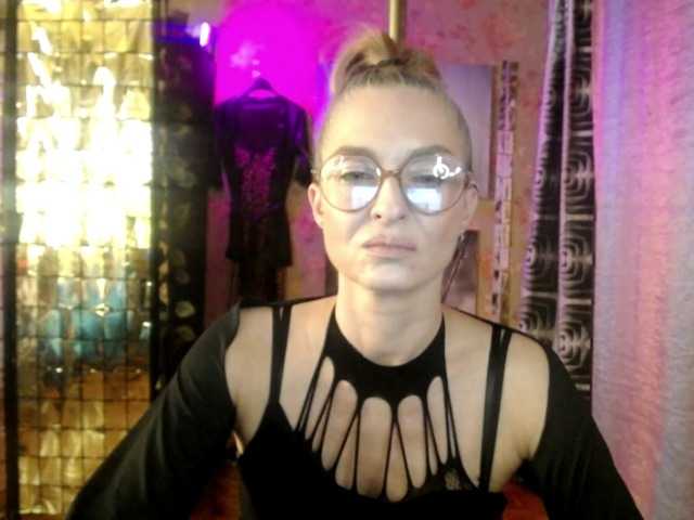 Soniadance live cam on BongaCams