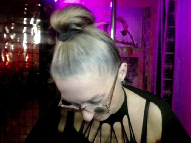 Soniadance live cam on BongaCams