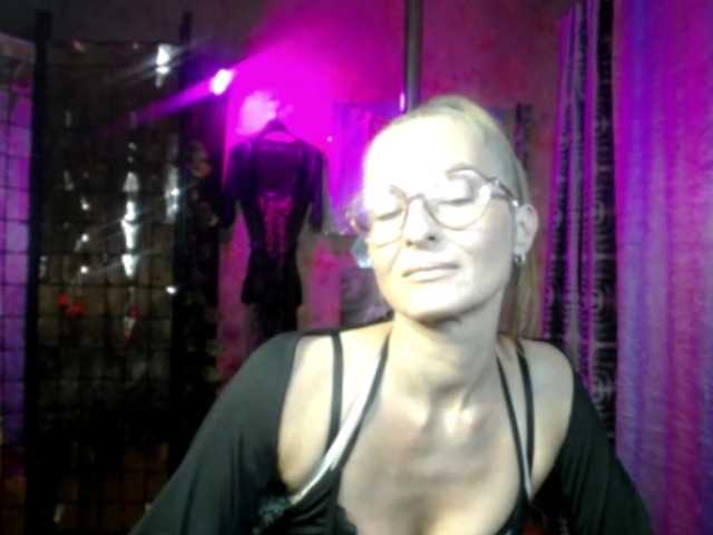 Soniadance live cam on BongaCams