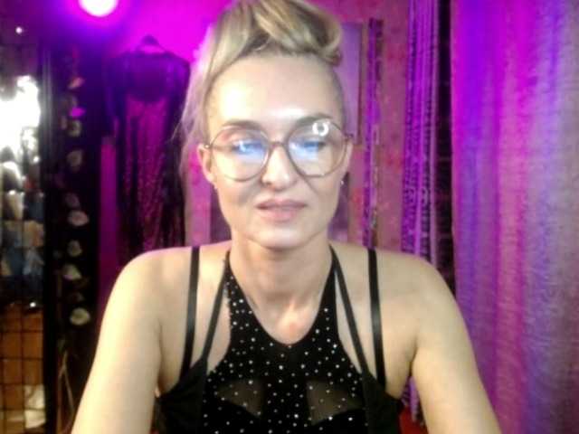 Soniadance live cam on BongaCams