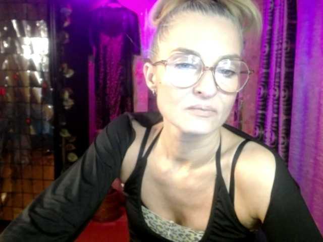 Soniadance live cam on BongaCams