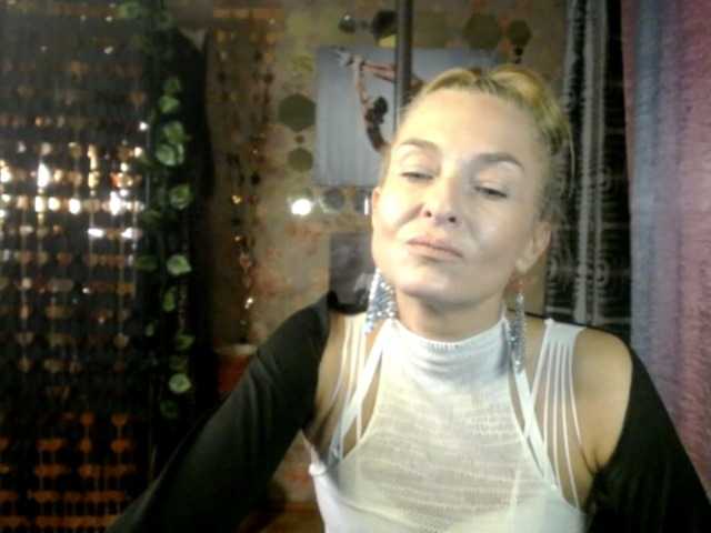 Soniadance live cam on BongaCams