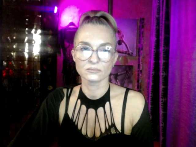 Soniadance, live now on BongaCams