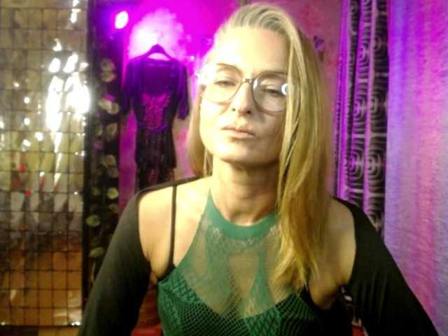Soniadance live cam on BongaCams
