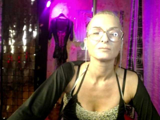 Soniadance live cam on BongaCams