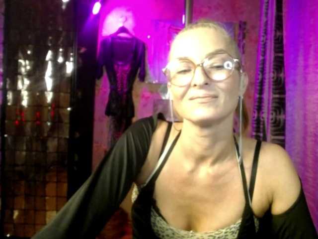 Soniadance live cam on BongaCams