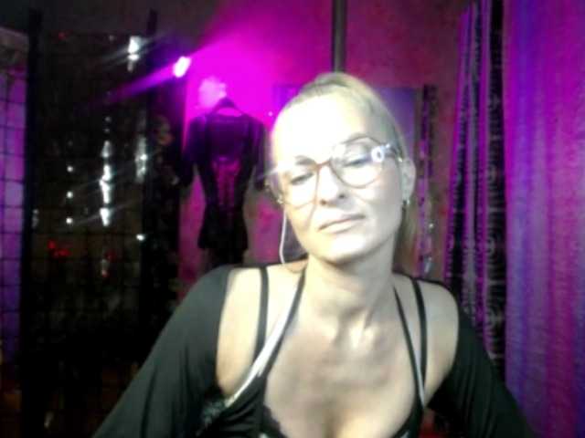 Soniadance live cam on BongaCams