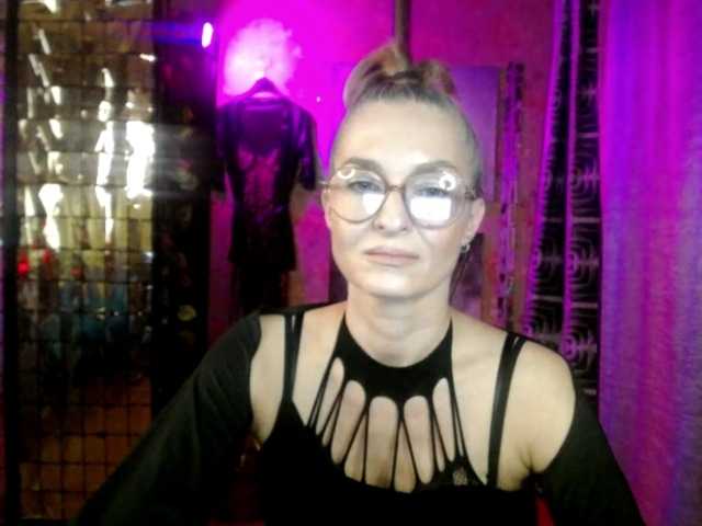 Soniadance, live now on BongaCams