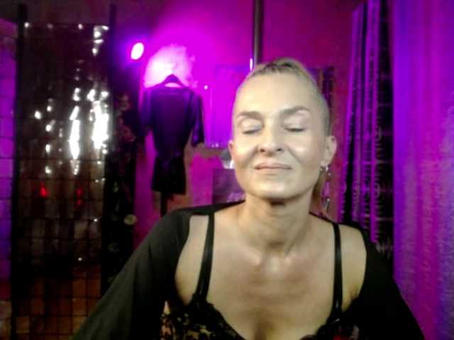 Soniadance live cam on BongaCams