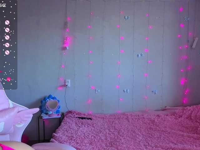 Myprettylola live cam on BongaCams