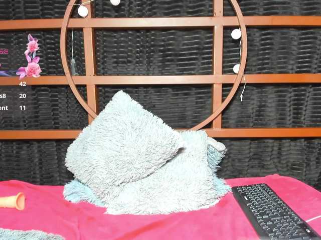 MOM-CAMILA1 live cam