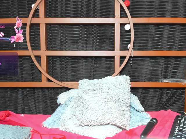 MOM-CAMILA1 live cam on BongaCams