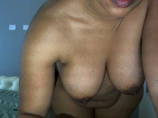 NewBeginnings8 live cam on BongaCams