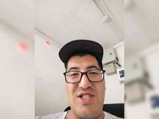redmovie0122 Live Webcam on BongaCams