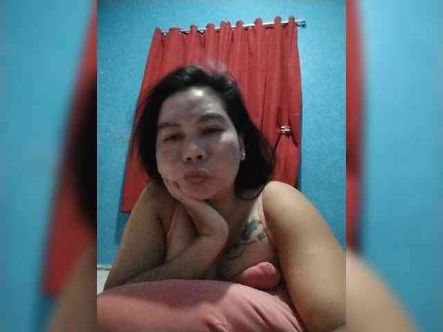HotMomma33 webcam