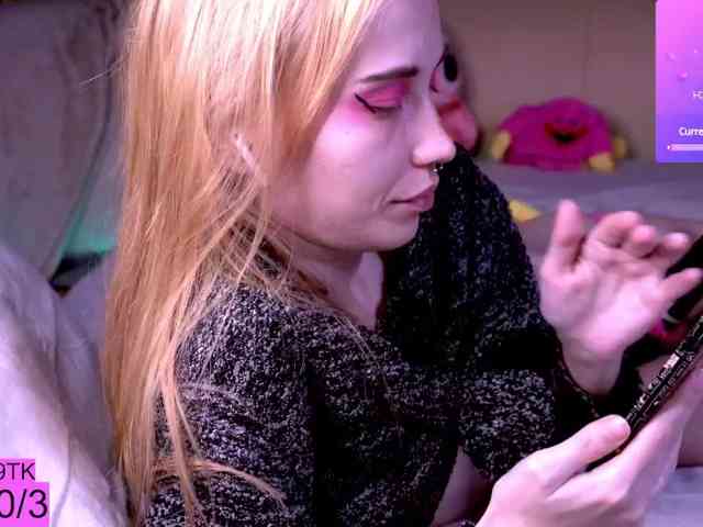 Whitewidow18 webcam
