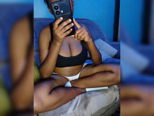 Davinalola live cam on BongaCams