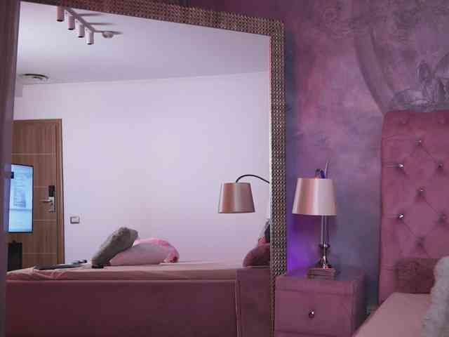 MilanaAmber webcam