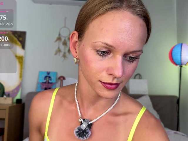 Miravine live cam on BongaCams