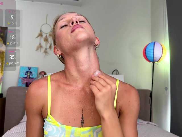 Miravine live cam on BongaCams
