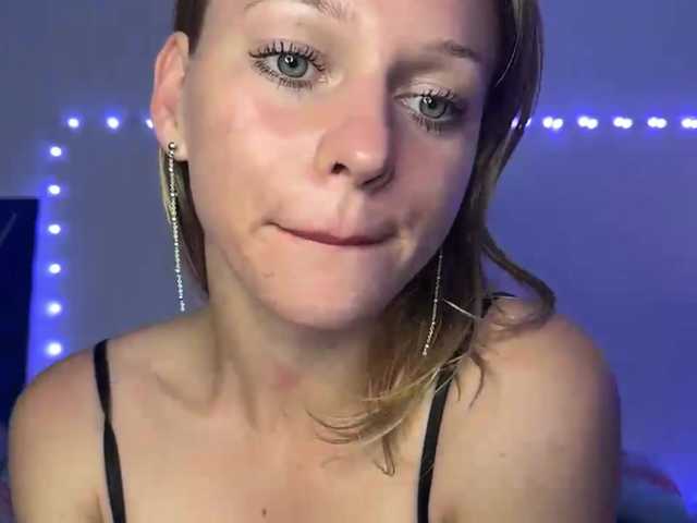 Miravine's BongaCams show and profile