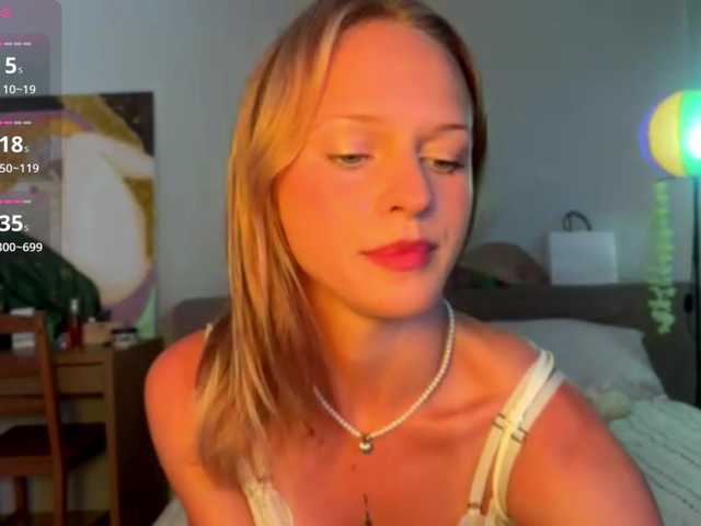 Miravine live cam on BongaCams