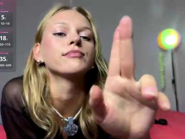 Miravine live cam on BongaCams