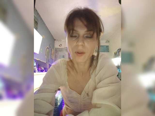 Vikeyna live webcam show