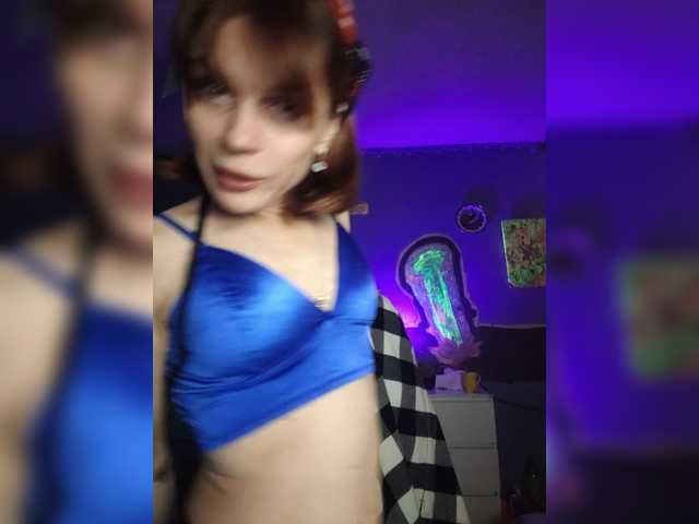 Vikeyna live webcam show