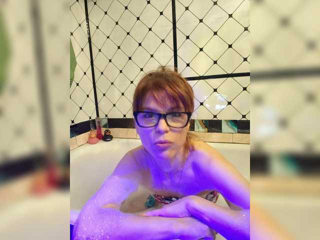 Vikeyna live webcam show