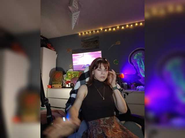 Vikeyna live webcam show
