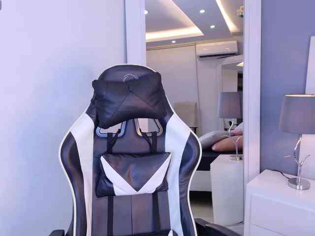 SaraNixxon webcam