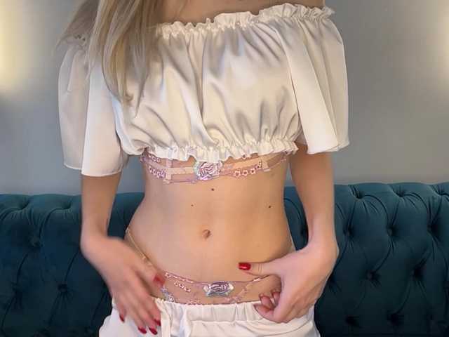 MicaFiechter live cam on BongaCams