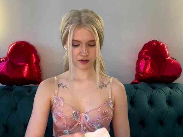 MicaFiechter Live Webcam on BongaCams