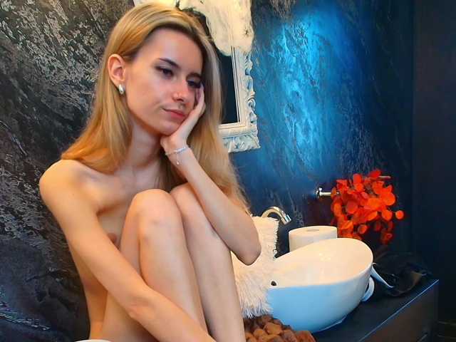 RoxanneJoy live cam on BongaCams
