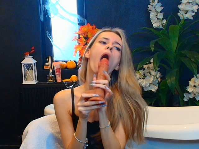 RoxanneJoy live cam on BongaCams