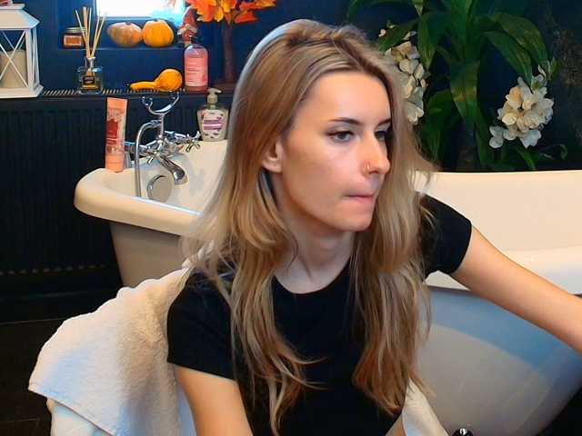 RoxanneJoy live cam on BongaCams