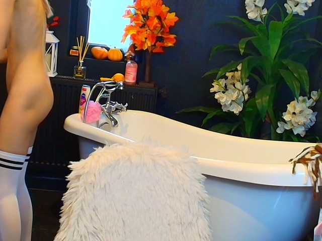 RoxanneJoy live cam on BongaCams