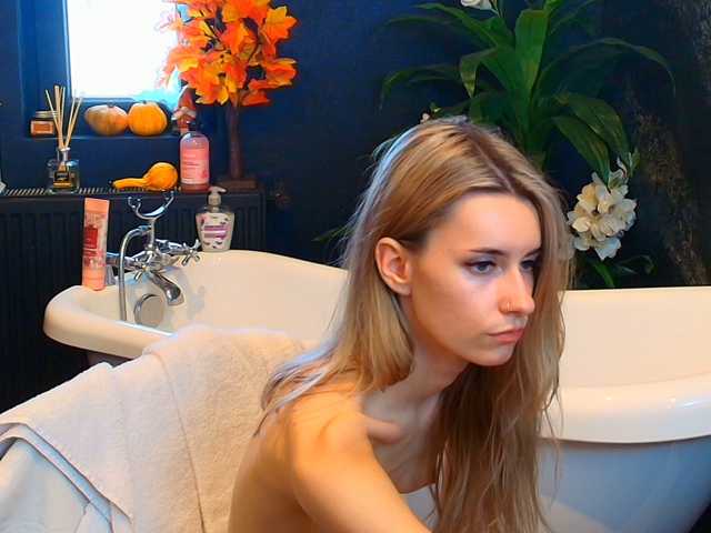 RoxanneJoy live cam on BongaCams