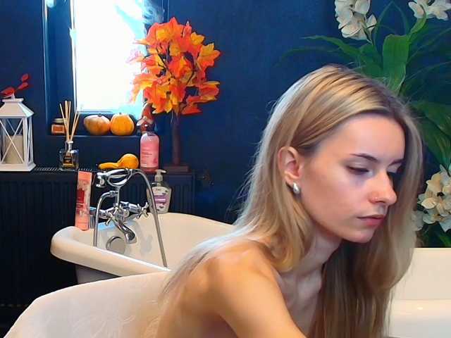 RoxanneJoy live cam on BongaCams